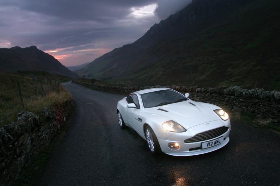  Aston Martin V12 Vanquish S 2004 года  (UK) (фото 11 из 37)